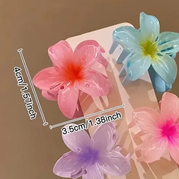 6-Piece Flower Hair Claw Clip Set | Pastel Floral Clips - Picture 4 of 4
